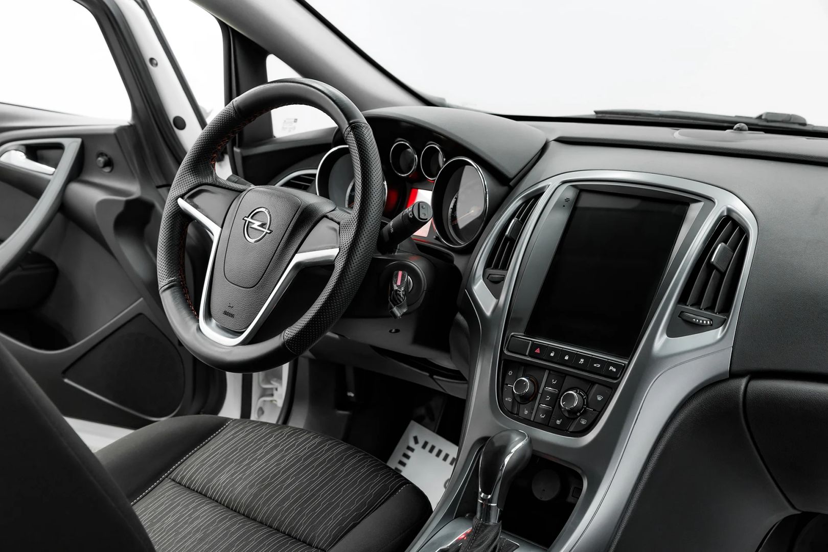 Opel Astra, J Рестайлинг, 2014 фото 11