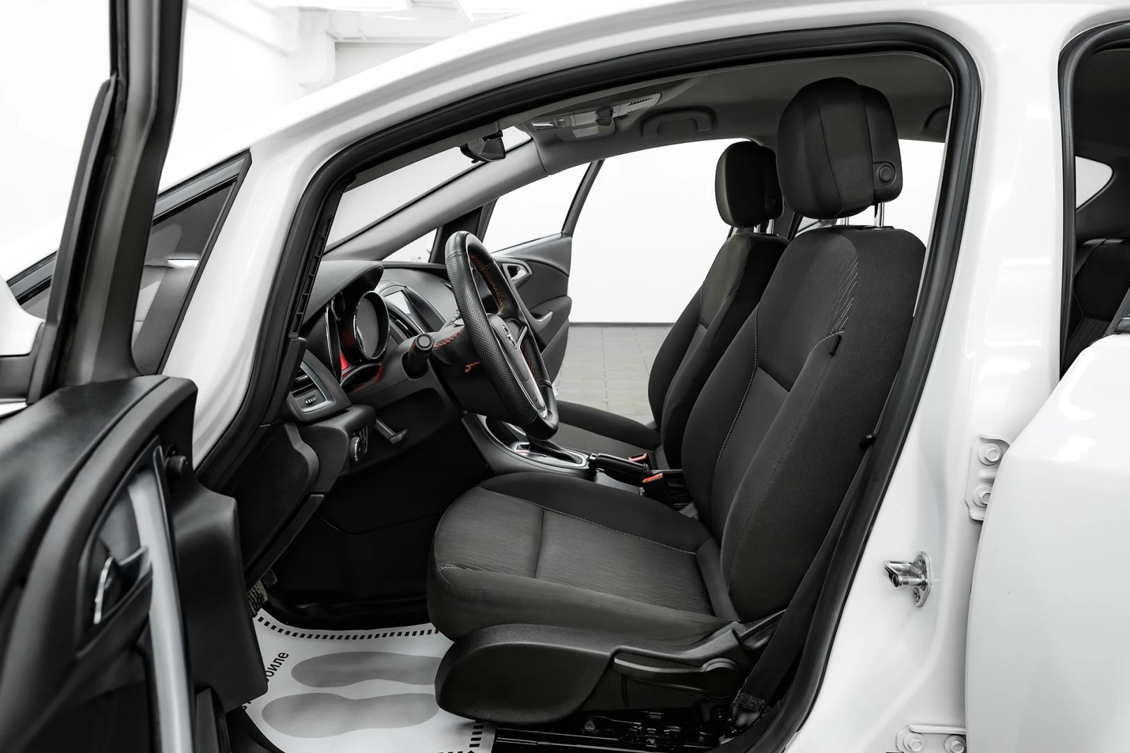 Opel Astra, J Рестайлинг, 2014 фото 7