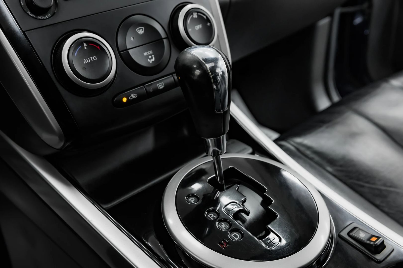 Mazda CX-7, I Рестайлинг, 2010 фото 13