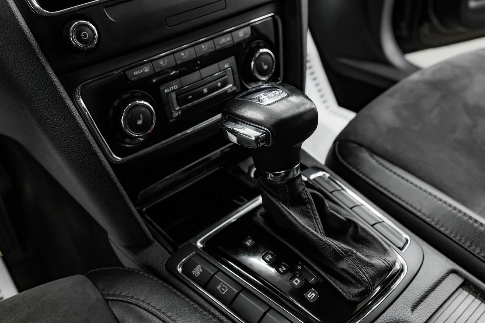 Skoda Superb, II, 2011 фото 13