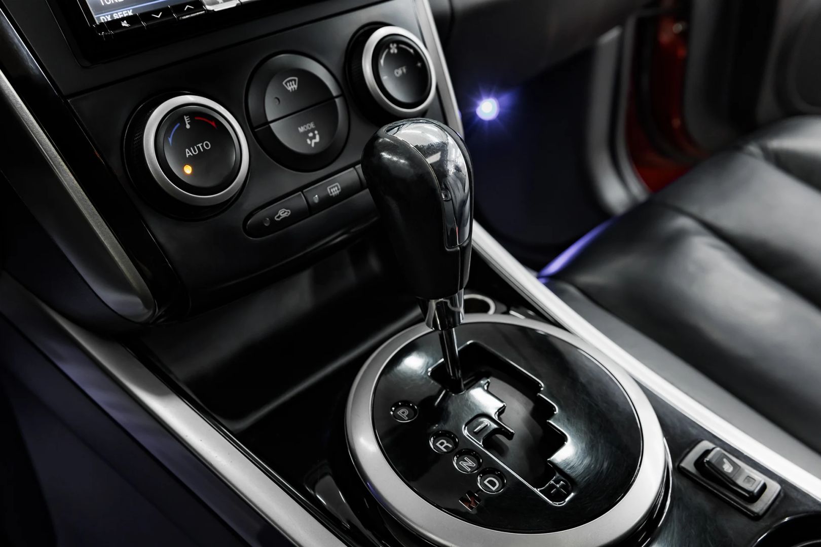 Mazda CX-7, I Рестайлинг, 2011 фото 11