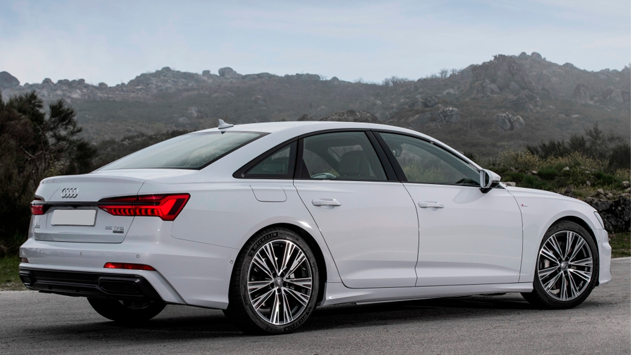 Фото Эффектная задняя часть audi A6