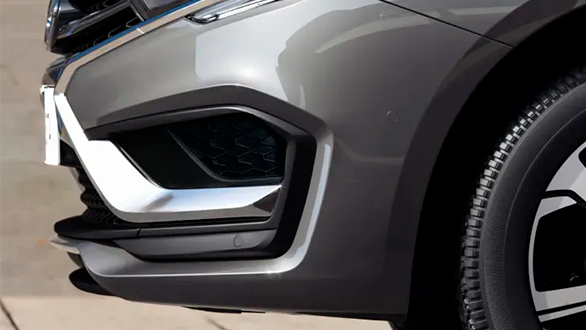 Передний бампер 